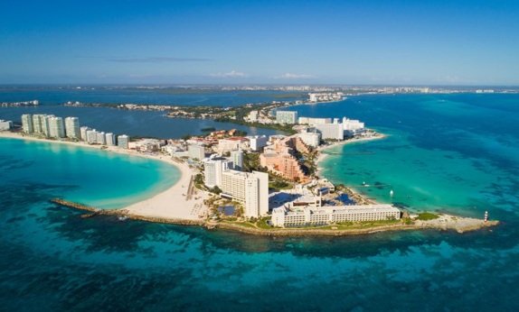 Cancun, The 10 Hottest Honeymoon Destinations for 2020, 10 Best Honeymoon Locations Around the World, Top Honeymoon Destinations in 2020 -2021